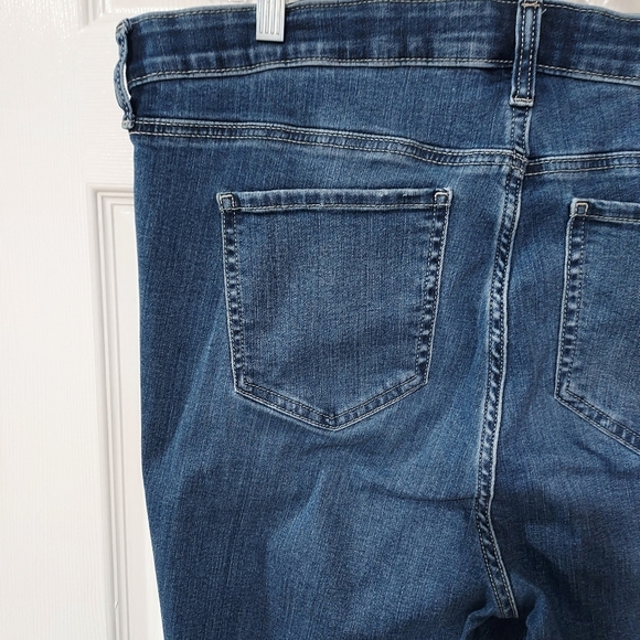 Torrid Medium Wash Sky High Skinny Super Soft High-Rise Jean in Size 18 R - Picture 7 of 11